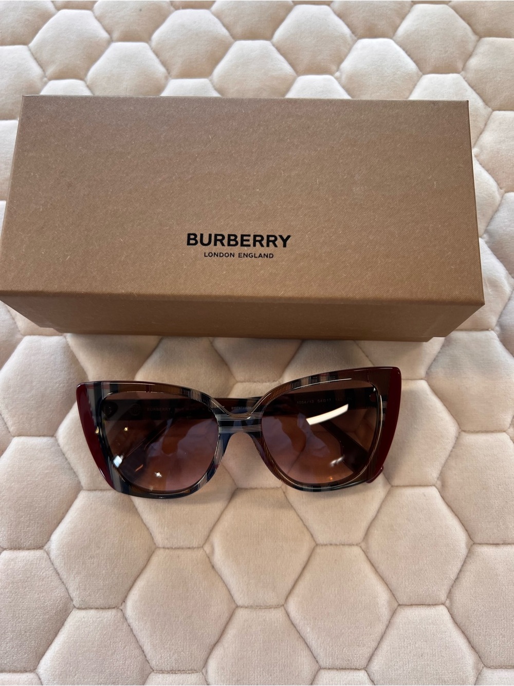 Burberry Meryl Sunglasse in classic Burgundy Burberry Plaid
